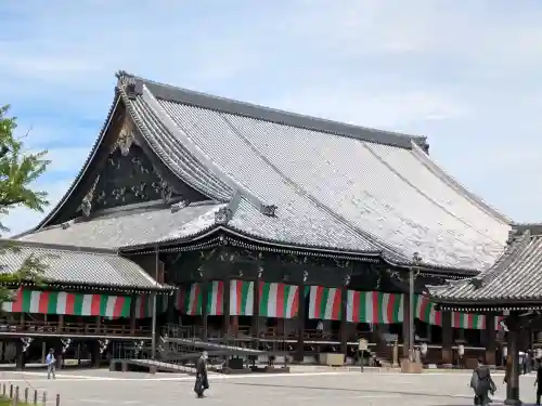 本願寺（西本願寺）の{uncategorized: "未分類", other: "その他", undefined: "問題あり", building: "その他建物", grave: "お墓", sacred_gate: "鳥居", guardian: "狛犬", statue: "像", buddha: "仏像", history: "歴史", nature: "自然", garden: "庭園", animal: "動物", pagoda: "塔", temizu: "手水舎", mountain_gate: "山門・神門", sanctuary: "本殿・本堂", subordinate: "末社・摂社", art: "芸術", scenery: "景色", jizo: "地蔵", ema: "絵馬", goshuin: "御朱印", omikuji: "おみくじ", items: "授与品その他", amulet: "お守り", goshuincho: "御朱印帳", eats: "食事", festival: "お祭り", votive_dance: "神楽", shichigosan: "七五三参", wedding: "結婚式", experience: "体験その他", initially: "初詣", around: "周辺", anti_infection: "感染症対策"}