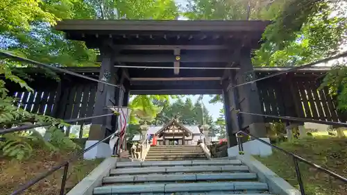 厚真神社の山門・神門