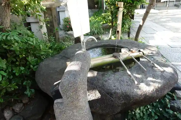 難波八阪神社の手水舎