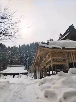 白山神社（長滝神社・白山長瀧神社・長滝白山神社）の{uncategorized: "未分類", other: "その他", undefined: "問題あり", building: "その他建物", grave: "お墓", sacred_gate: "鳥居", guardian: "狛犬", statue: "像", buddha: "仏像", history: "歴史", nature: "自然", garden: "庭園", animal: "動物", pagoda: "塔", temizu: "手水舎", mountain_gate: "山門・神門", sanctuary: "本殿・本堂", subordinate: "末社・摂社", art: "芸術", scenery: "景色", jizo: "地蔵", ema: "絵馬", goshuin: "御朱印", omikuji: "おみくじ", items: "授与品その他", amulet: "お守り", goshuincho: "御朱印帳", eats: "食事", festival: "お祭り", votive_dance: "神楽", shichigosan: "七五三参", wedding: "結婚式", experience: "体験その他", initially: "初詣", around: "周辺", anti_infection: "感染症対策"}