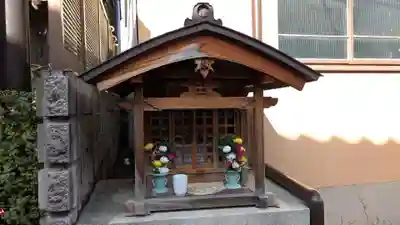 安良居地蔵尊の本殿・本堂