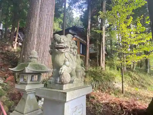 須山浅間神社の狛犬