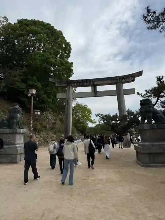 厳島神社の{uncategorized: "未分類", other: "その他", undefined: "問題あり", building: "その他建物", grave: "お墓", sacred_gate: "鳥居", guardian: "狛犬", statue: "像", buddha: "仏像", history: "歴史", nature: "自然", garden: "庭園", animal: "動物", pagoda: "塔", temizu: "手水舎", mountain_gate: "山門・神門", sanctuary: "本殿・本堂", subordinate: "末社・摂社", art: "芸術", scenery: "景色", jizo: "地蔵", ema: "絵馬", goshuin: "御朱印", omikuji: "おみくじ", items: "授与品その他", amulet: "お守り", goshuincho: "御朱印帳", eats: "食事", festival: "お祭り", votive_dance: "神楽", shichigosan: "七五三参", wedding: "結婚式", experience: "体験その他", initially: "初詣", around: "周辺", anti_infection: "感染症対策"}