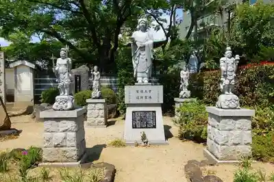 大聖勝軍寺の像