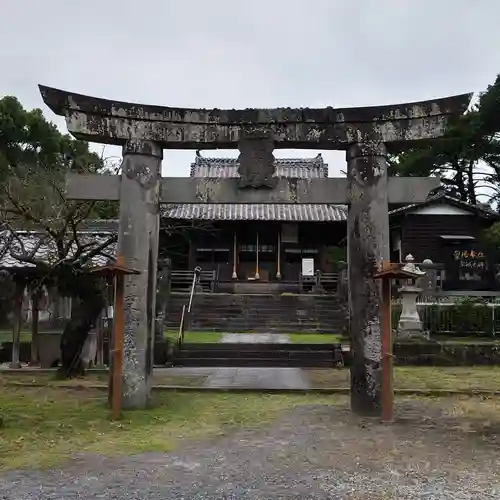 霊丘神社の鳥居