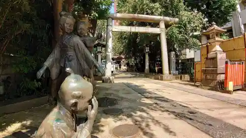 池尻稲荷神社の像