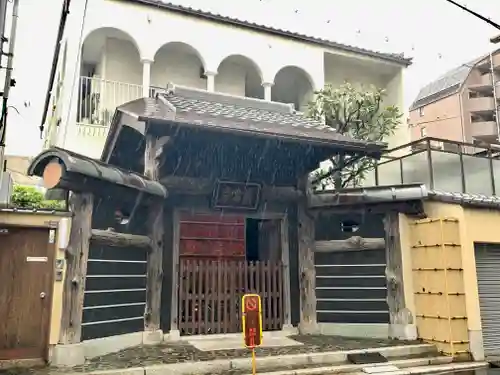 東立寺の山門