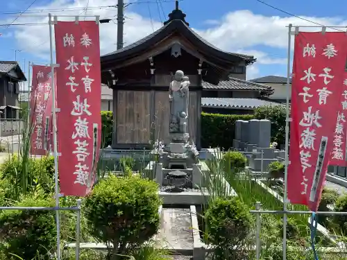 蓮泉寺の{uncategorized: "未分類", other: "その他", undefined: "問題あり", building: "その他建物", grave: "お墓", sacred_gate: "鳥居", guardian: "狛犬", statue: "像", buddha: "仏像", history: "歴史", nature: "自然", garden: "庭園", animal: "動物", pagoda: "塔", temizu: "手水舎", mountain_gate: "山門・神門", sanctuary: "本殿・本堂", subordinate: "末社・摂社", art: "芸術", scenery: "景色", jizo: "地蔵", ema: "絵馬", goshuin: "御朱印", omikuji: "おみくじ", items: "授与品その他", amulet: "お守り", goshuincho: "御朱印帳", eats: "食事", festival: "お祭り", votive_dance: "神楽", shichigosan: "七五三参", wedding: "結婚式", experience: "体験その他", initially: "初詣", around: "周辺", anti_infection: "感染症対策"}