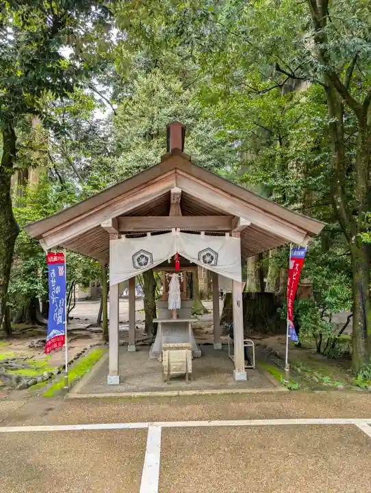 白山比咩神社の{uncategorized: "未分類", other: "その他", undefined: "問題あり", building: "その他建物", grave: "お墓", sacred_gate: "鳥居", guardian: "狛犬", statue: "像", buddha: "仏像", history: "歴史", nature: "自然", garden: "庭園", animal: "動物", pagoda: "塔", temizu: "手水舎", mountain_gate: "山門・神門", sanctuary: "本殿・本堂", subordinate: "末社・摂社", art: "芸術", scenery: "景色", jizo: "地蔵", ema: "絵馬", goshuin: "御朱印", omikuji: "おみくじ", items: "授与品その他", amulet: "お守り", goshuincho: "御朱印帳", eats: "食事", festival: "お祭り", votive_dance: "神楽", shichigosan: "七五三参", wedding: "結婚式", experience: "体験その他", initially: "初詣", around: "周辺", anti_infection: "感染症対策"}