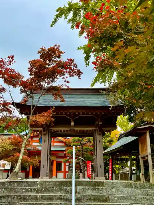 紅葉八幡宮の山門・神門