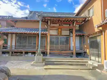 信流寺の本殿・本堂