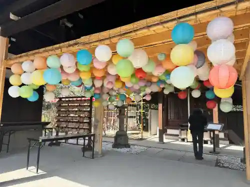 豊國神社の{uncategorized: "未分類", other: "その他", undefined: "問題あり", building: "その他建物", grave: "お墓", sacred_gate: "鳥居", guardian: "狛犬", statue: "像", buddha: "仏像", history: "歴史", nature: "自然", garden: "庭園", animal: "動物", pagoda: "塔", temizu: "手水舎", mountain_gate: "山門・神門", sanctuary: "本殿・本堂", subordinate: "末社・摂社", art: "芸術", scenery: "景色", jizo: "地蔵", ema: "絵馬", goshuin: "御朱印", omikuji: "おみくじ", items: "授与品その他", amulet: "お守り", goshuincho: "御朱印帳", eats: "食事", festival: "お祭り", votive_dance: "神楽", shichigosan: "七五三参", wedding: "結婚式", experience: "体験その他", initially: "初詣", around: "周辺", anti_infection: "感染症対策"}