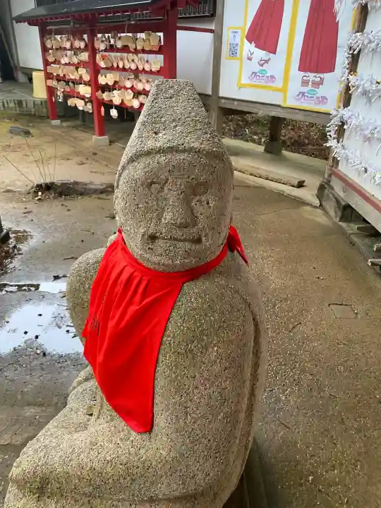 日吉神社の{uncategorized: "未分類", other: "その他", undefined: "問題あり", building: "その他建物", grave: "お墓", sacred_gate: "鳥居", guardian: "狛犬", statue: "像", buddha: "仏像", history: "歴史", nature: "自然", garden: "庭園", animal: "動物", pagoda: "塔", temizu: "手水舎", mountain_gate: "山門・神門", sanctuary: "本殿・本堂", subordinate: "末社・摂社", art: "芸術", scenery: "景色", jizo: "地蔵", ema: "絵馬", goshuin: "御朱印", omikuji: "おみくじ", items: "授与品その他", amulet: "お守り", goshuincho: "御朱印帳", eats: "食事", festival: "お祭り", votive_dance: "神楽", shichigosan: "七五三参", wedding: "結婚式", experience: "体験その他", initially: "初詣", around: "周辺", anti_infection: "感染症対策"}
