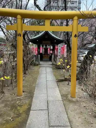 若宮龍神社の{uncategorized: "未分類", other: "その他", undefined: "問題あり", building: "その他建物", grave: "お墓", sacred_gate: "鳥居", guardian: "狛犬", statue: "像", buddha: "仏像", history: "歴史", nature: "自然", garden: "庭園", animal: "動物", pagoda: "塔", temizu: "手水舎", mountain_gate: "山門・神門", sanctuary: "本殿・本堂", subordinate: "末社・摂社", art: "芸術", scenery: "景色", jizo: "地蔵", ema: "絵馬", goshuin: "御朱印", omikuji: "おみくじ", items: "授与品その他", amulet: "お守り", goshuincho: "御朱印帳", eats: "食事", festival: "お祭り", votive_dance: "神楽", shichigosan: "七五三参", wedding: "結婚式", experience: "体験その他", initially: "初詣", around: "周辺", anti_infection: "感染症対策"}