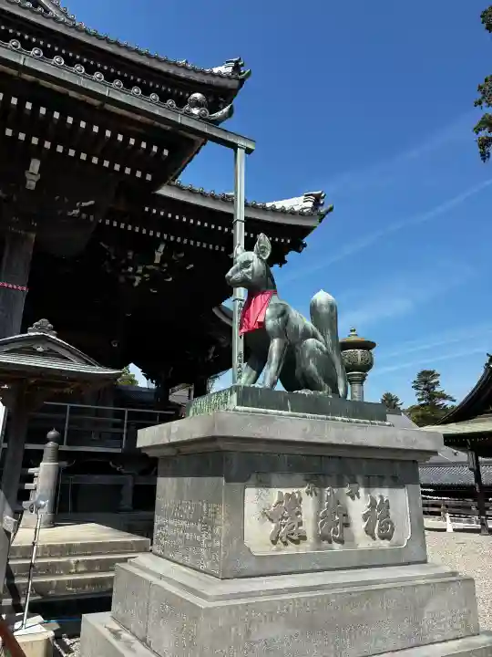 豊川閣 妙厳寺の{uncategorized: "未分類", other: "その他", undefined: "問題あり", building: "その他建物", grave: "お墓", sacred_gate: "鳥居", guardian: "狛犬", statue: "像", buddha: "仏像", history: "歴史", nature: "自然", garden: "庭園", animal: "動物", pagoda: "塔", temizu: "手水舎", mountain_gate: "山門・神門", sanctuary: "本殿・本堂", subordinate: "末社・摂社", art: "芸術", scenery: "景色", jizo: "地蔵", ema: "絵馬", goshuin: "御朱印", omikuji: "おみくじ", items: "授与品その他", amulet: "お守り", goshuincho: "御朱印帳", eats: "食事", festival: "お祭り", votive_dance: "神楽", shichigosan: "七五三参", wedding: "結婚式", experience: "体験その他", initially: "初詣", around: "周辺", anti_infection: "感染症対策"}