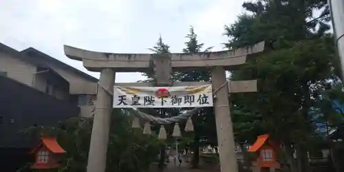 草加神社の鳥居