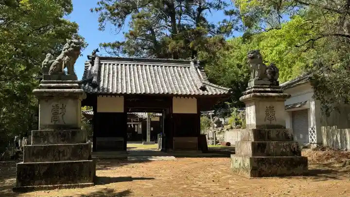 飯神社の{uncategorized: "未分類", other: "その他", undefined: "問題あり", building: "その他建物", grave: "お墓", sacred_gate: "鳥居", guardian: "狛犬", statue: "像", buddha: "仏像", history: "歴史", nature: "自然", garden: "庭園", animal: "動物", pagoda: "塔", temizu: "手水舎", mountain_gate: "山門・神門", sanctuary: "本殿・本堂", subordinate: "末社・摂社", art: "芸術", scenery: "景色", jizo: "地蔵", ema: "絵馬", goshuin: "御朱印", omikuji: "おみくじ", items: "授与品その他", amulet: "お守り", goshuincho: "御朱印帳", eats: "食事", festival: "お祭り", votive_dance: "神楽", shichigosan: "七五三参", wedding: "結婚式", experience: "体験その他", initially: "初詣", around: "周辺", anti_infection: "感染症対策"}