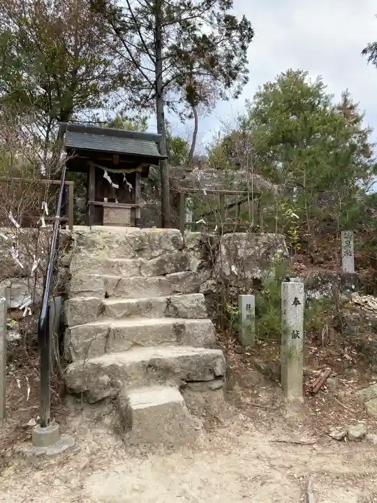 石上布都魂神社の{uncategorized: "未分類", other: "その他", undefined: "問題あり", building: "その他建物", grave: "お墓", sacred_gate: "鳥居", guardian: "狛犬", statue: "像", buddha: "仏像", history: "歴史", nature: "自然", garden: "庭園", animal: "動物", pagoda: "塔", temizu: "手水舎", mountain_gate: "山門・神門", sanctuary: "本殿・本堂", subordinate: "末社・摂社", art: "芸術", scenery: "景色", jizo: "地蔵", ema: "絵馬", goshuin: "御朱印", omikuji: "おみくじ", items: "授与品その他", amulet: "お守り", goshuincho: "御朱印帳", eats: "食事", festival: "お祭り", votive_dance: "神楽", shichigosan: "七五三参", wedding: "結婚式", experience: "体験その他", initially: "初詣", around: "周辺", anti_infection: "感染症対策"}
