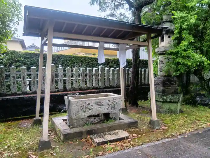 神明神社の{uncategorized: "未分類", other: "その他", undefined: "問題あり", building: "その他建物", grave: "お墓", sacred_gate: "鳥居", guardian: "狛犬", statue: "像", buddha: "仏像", history: "歴史", nature: "自然", garden: "庭園", animal: "動物", pagoda: "塔", temizu: "手水舎", mountain_gate: "山門・神門", sanctuary: "本殿・本堂", subordinate: "末社・摂社", art: "芸術", scenery: "景色", jizo: "地蔵", ema: "絵馬", goshuin: "御朱印", omikuji: "おみくじ", items: "授与品その他", amulet: "お守り", goshuincho: "御朱印帳", eats: "食事", festival: "お祭り", votive_dance: "神楽", shichigosan: "七五三参", wedding: "結婚式", experience: "体験その他", initially: "初詣", around: "周辺", anti_infection: "感染症対策"}