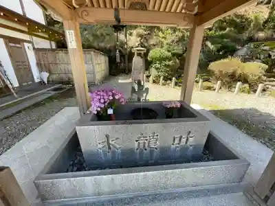 瀧安寺の手水舎