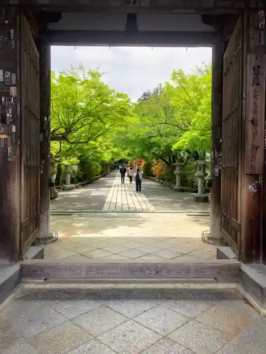 石山寺の山門・神門