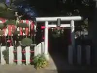 三本杉稲荷大明神の鳥居
