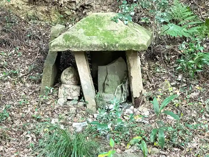 殿岡神社の末社・摂社