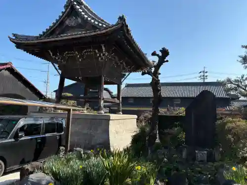 覚了寺の{uncategorized: "未分類", other: "その他", undefined: "問題あり", building: "その他建物", grave: "お墓", sacred_gate: "鳥居", guardian: "狛犬", statue: "像", buddha: "仏像", history: "歴史", nature: "自然", garden: "庭園", animal: "動物", pagoda: "塔", temizu: "手水舎", mountain_gate: "山門・神門", sanctuary: "本殿・本堂", subordinate: "末社・摂社", art: "芸術", scenery: "景色", jizo: "地蔵", ema: "絵馬", goshuin: "御朱印", omikuji: "おみくじ", items: "授与品その他", amulet: "お守り", goshuincho: "御朱印帳", eats: "食事", festival: "お祭り", votive_dance: "神楽", shichigosan: "七五三参", wedding: "結婚式", experience: "体験その他", initially: "初詣", around: "周辺", anti_infection: "感染症対策"}