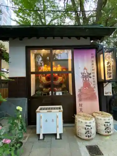波除神社（波除稲荷神社）の{uncategorized: "未分類", other: "その他", undefined: "問題あり", building: "その他建物", grave: "お墓", sacred_gate: "鳥居", guardian: "狛犬", statue: "像", buddha: "仏像", history: "歴史", nature: "自然", garden: "庭園", animal: "動物", pagoda: "塔", temizu: "手水舎", mountain_gate: "山門・神門", sanctuary: "本殿・本堂", subordinate: "末社・摂社", art: "芸術", scenery: "景色", jizo: "地蔵", ema: "絵馬", goshuin: "御朱印", omikuji: "おみくじ", items: "授与品その他", amulet: "お守り", goshuincho: "御朱印帳", eats: "食事", festival: "お祭り", votive_dance: "神楽", shichigosan: "七五三参", wedding: "結婚式", experience: "体験その他", initially: "初詣", around: "周辺", anti_infection: "感染症対策"}