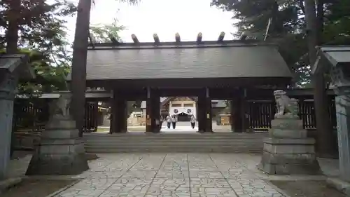 帯廣神社の山門・神門