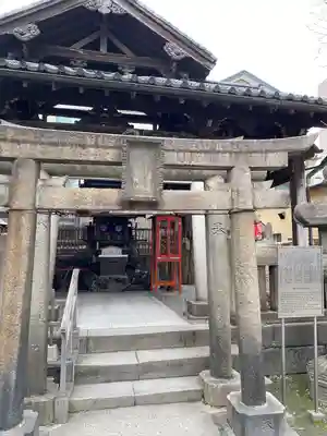 被官稲荷神社の鳥居