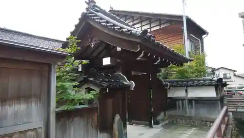 徳龍寺の山門