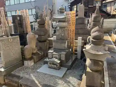 聖輪寺の{uncategorized: "未分類", other: "その他", undefined: "問題あり", building: "その他建物", grave: "お墓", sacred_gate: "鳥居", guardian: "狛犬", statue: "像", buddha: "仏像", history: "歴史", nature: "自然", garden: "庭園", animal: "動物", pagoda: "塔", temizu: "手水舎", mountain_gate: "山門・神門", sanctuary: "本殿・本堂", subordinate: "末社・摂社", art: "芸術", scenery: "景色", jizo: "地蔵", ema: "絵馬", goshuin: "御朱印", omikuji: "おみくじ", items: "授与品その他", amulet: "お守り", goshuincho: "御朱印帳", eats: "食事", festival: "お祭り", votive_dance: "神楽", shichigosan: "七五三参", wedding: "結婚式", experience: "体験その他", initially: "初詣", around: "周辺", anti_infection: "感染症対策"}