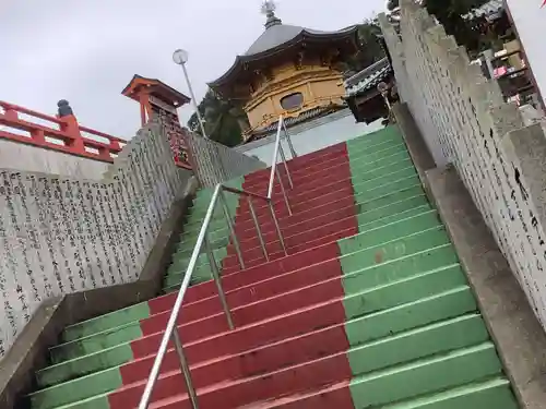 満願寺の末社