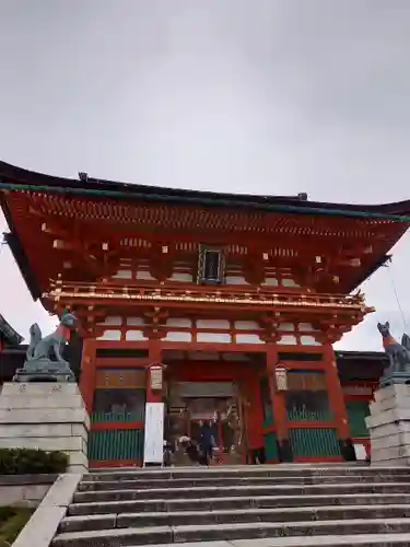 伏見稲荷大社の山門・神門