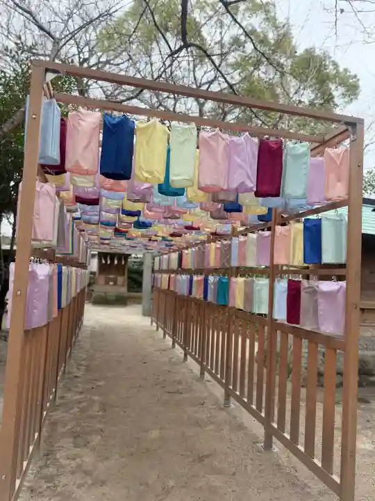 現人神社の{uncategorized: "未分類", other: "その他", undefined: "問題あり", building: "その他建物", grave: "お墓", sacred_gate: "鳥居", guardian: "狛犬", statue: "像", buddha: "仏像", history: "歴史", nature: "自然", garden: "庭園", animal: "動物", pagoda: "塔", temizu: "手水舎", mountain_gate: "山門・神門", sanctuary: "本殿・本堂", subordinate: "末社・摂社", art: "芸術", scenery: "景色", jizo: "地蔵", ema: "絵馬", goshuin: "御朱印", omikuji: "おみくじ", items: "授与品その他", amulet: "お守り", goshuincho: "御朱印帳", eats: "食事", festival: "お祭り", votive_dance: "神楽", shichigosan: "七五三参", wedding: "結婚式", experience: "体験その他", initially: "初詣", around: "周辺", anti_infection: "感染症対策"}