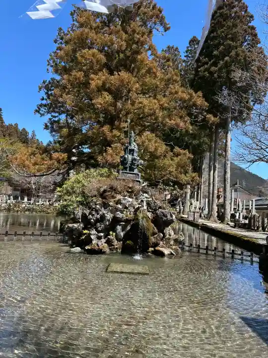 龍泉寺の{uncategorized: "未分類", other: "その他", undefined: "問題あり", building: "その他建物", grave: "お墓", sacred_gate: "鳥居", guardian: "狛犬", statue: "像", buddha: "仏像", history: "歴史", nature: "自然", garden: "庭園", animal: "動物", pagoda: "塔", temizu: "手水舎", mountain_gate: "山門・神門", sanctuary: "本殿・本堂", subordinate: "末社・摂社", art: "芸術", scenery: "景色", jizo: "地蔵", ema: "絵馬", goshuin: "御朱印", omikuji: "おみくじ", items: "授与品その他", amulet: "お守り", goshuincho: "御朱印帳", eats: "食事", festival: "お祭り", votive_dance: "神楽", shichigosan: "七五三参", wedding: "結婚式", experience: "体験その他", initially: "初詣", around: "周辺", anti_infection: "感染症対策"}