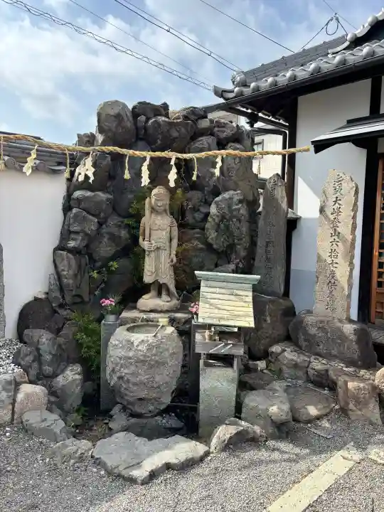 京善寺の{uncategorized: "未分類", other: "その他", undefined: "問題あり", building: "その他建物", grave: "お墓", sacred_gate: "鳥居", guardian: "狛犬", statue: "像", buddha: "仏像", history: "歴史", nature: "自然", garden: "庭園", animal: "動物", pagoda: "塔", temizu: "手水舎", mountain_gate: "山門・神門", sanctuary: "本殿・本堂", subordinate: "末社・摂社", art: "芸術", scenery: "景色", jizo: "地蔵", ema: "絵馬", goshuin: "御朱印", omikuji: "おみくじ", items: "授与品その他", amulet: "お守り", goshuincho: "御朱印帳", eats: "食事", festival: "お祭り", votive_dance: "神楽", shichigosan: "七五三参", wedding: "結婚式", experience: "体験その他", initially: "初詣", around: "周辺", anti_infection: "感染症対策"}