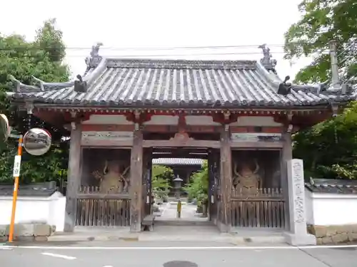 穴太寺の山門