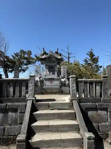 三峯神社奥宮の{uncategorized: "未分類", other: "その他", undefined: "問題あり", building: "その他建物", grave: "お墓", sacred_gate: "鳥居", guardian: "狛犬", statue: "像", buddha: "仏像", history: "歴史", nature: "自然", garden: "庭園", animal: "動物", pagoda: "塔", temizu: "手水舎", mountain_gate: "山門・神門", sanctuary: "本殿・本堂", subordinate: "末社・摂社", art: "芸術", scenery: "景色", jizo: "地蔵", ema: "絵馬", goshuin: "御朱印", omikuji: "おみくじ", items: "授与品その他", amulet: "お守り", goshuincho: "御朱印帳", eats: "食事", festival: "お祭り", votive_dance: "神楽", shichigosan: "七五三参", wedding: "結婚式", experience: "体験その他", initially: "初詣", around: "周辺", anti_infection: "感染症対策"}