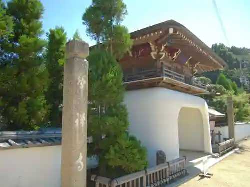 智禅寺の山門