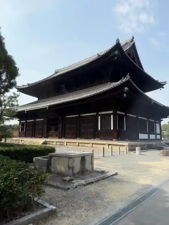 東福禅寺(東福寺)の{uncategorized: "未分類", other: "その他", undefined: "問題あり", building: "その他建物", grave: "お墓", sacred_gate: "鳥居", guardian: "狛犬", statue: "像", buddha: "仏像", history: "歴史", nature: "自然", garden: "庭園", animal: "動物", pagoda: "塔", temizu: "手水舎", mountain_gate: "山門・神門", sanctuary: "本殿・本堂", subordinate: "末社・摂社", art: "芸術", scenery: "景色", jizo: "地蔵", ema: "絵馬", goshuin: "御朱印", omikuji: "おみくじ", items: "授与品その他", amulet: "お守り", goshuincho: "御朱印帳", eats: "食事", festival: "お祭り", votive_dance: "神楽", shichigosan: "七五三参", wedding: "結婚式", experience: "体験その他", initially: "初詣", around: "周辺", anti_infection: "感染症対策"}