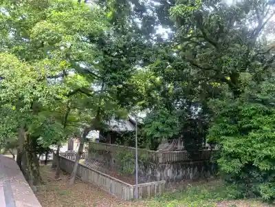 宇夫須奈神社（木曽川町）の{uncategorized: "未分類", other: "その他", undefined: "問題あり", building: "その他建物", grave: "お墓", sacred_gate: "鳥居", guardian: "狛犬", statue: "像", buddha: "仏像", history: "歴史", nature: "自然", garden: "庭園", animal: "動物", pagoda: "塔", temizu: "手水舎", mountain_gate: "山門・神門", sanctuary: "本殿・本堂", subordinate: "末社・摂社", art: "芸術", scenery: "景色", jizo: "地蔵", ema: "絵馬", goshuin: "御朱印", omikuji: "おみくじ", items: "授与品その他", amulet: "お守り", goshuincho: "御朱印帳", eats: "食事", festival: "お祭り", votive_dance: "神楽", shichigosan: "七五三参", wedding: "結婚式", experience: "体験その他", initially: "初詣", around: "周辺", anti_infection: "感染症対策"}