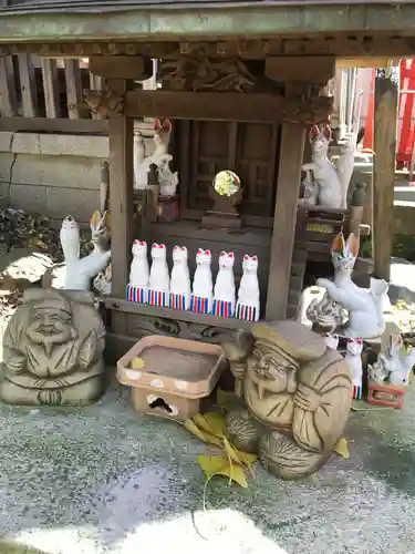 馬橋稲荷神社の末社・摂社
