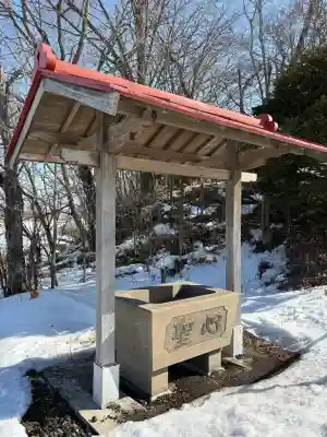 上然別神社の{uncategorized: "未分類", other: "その他", undefined: "問題あり", building: "その他建物", grave: "お墓", sacred_gate: "鳥居", guardian: "狛犬", statue: "像", buddha: "仏像", history: "歴史", nature: "自然", garden: "庭園", animal: "動物", pagoda: "塔", temizu: "手水舎", mountain_gate: "山門・神門", sanctuary: "本殿・本堂", subordinate: "末社・摂社", art: "芸術", scenery: "景色", jizo: "地蔵", ema: "絵馬", goshuin: "御朱印", omikuji: "おみくじ", items: "授与品その他", amulet: "お守り", goshuincho: "御朱印帳", eats: "食事", festival: "お祭り", votive_dance: "神楽", shichigosan: "七五三参", wedding: "結婚式", experience: "体験その他", initially: "初詣", around: "周辺", anti_infection: "感染症対策"}