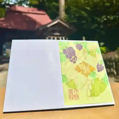 今秋の御朱印は薄緑色の特別な和紙にブドウをあしらい奉製致しました🍇