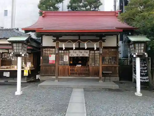 羽衣町厳島神社（関内厳島神社・横浜弁天）の{uncategorized: "未分類", other: "その他", undefined: "問題あり", building: "その他建物", grave: "お墓", sacred_gate: "鳥居", guardian: "狛犬", statue: "像", buddha: "仏像", history: "歴史", nature: "自然", garden: "庭園", animal: "動物", pagoda: "塔", temizu: "手水舎", mountain_gate: "山門・神門", sanctuary: "本殿・本堂", subordinate: "末社・摂社", art: "芸術", scenery: "景色", jizo: "地蔵", ema: "絵馬", goshuin: "御朱印", omikuji: "おみくじ", items: "授与品その他", amulet: "お守り", goshuincho: "御朱印帳", eats: "食事", festival: "お祭り", votive_dance: "神楽", shichigosan: "七五三参", wedding: "結婚式", experience: "体験その他", initially: "初詣", around: "周辺", anti_infection: "感染症対策"}
