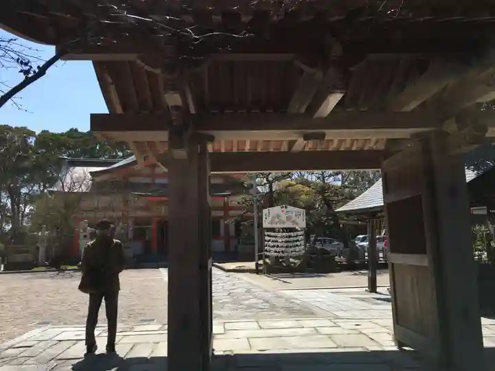 紅葉八幡宮の山門・神門
