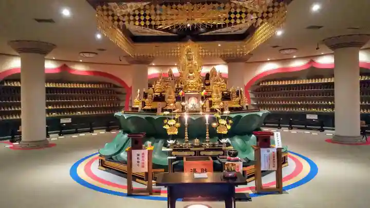 成田山札幌別院新栄寺の本殿・本堂