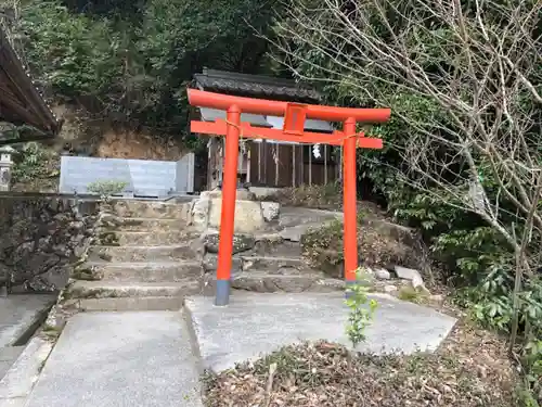 石上布都魂神社の末社